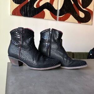 Freebird - Morgan - Black Snakeskin Ankle Boots